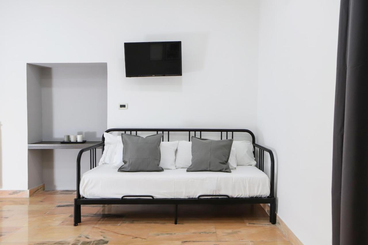 Apartment Modern At Piazza Del Gesu' By Wonderful Italy